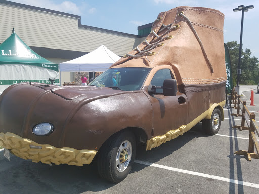 Clothing Store «L.L. Bean», reviews and photos, 200 Hillside Rd, Cranston, RI 02920, USA