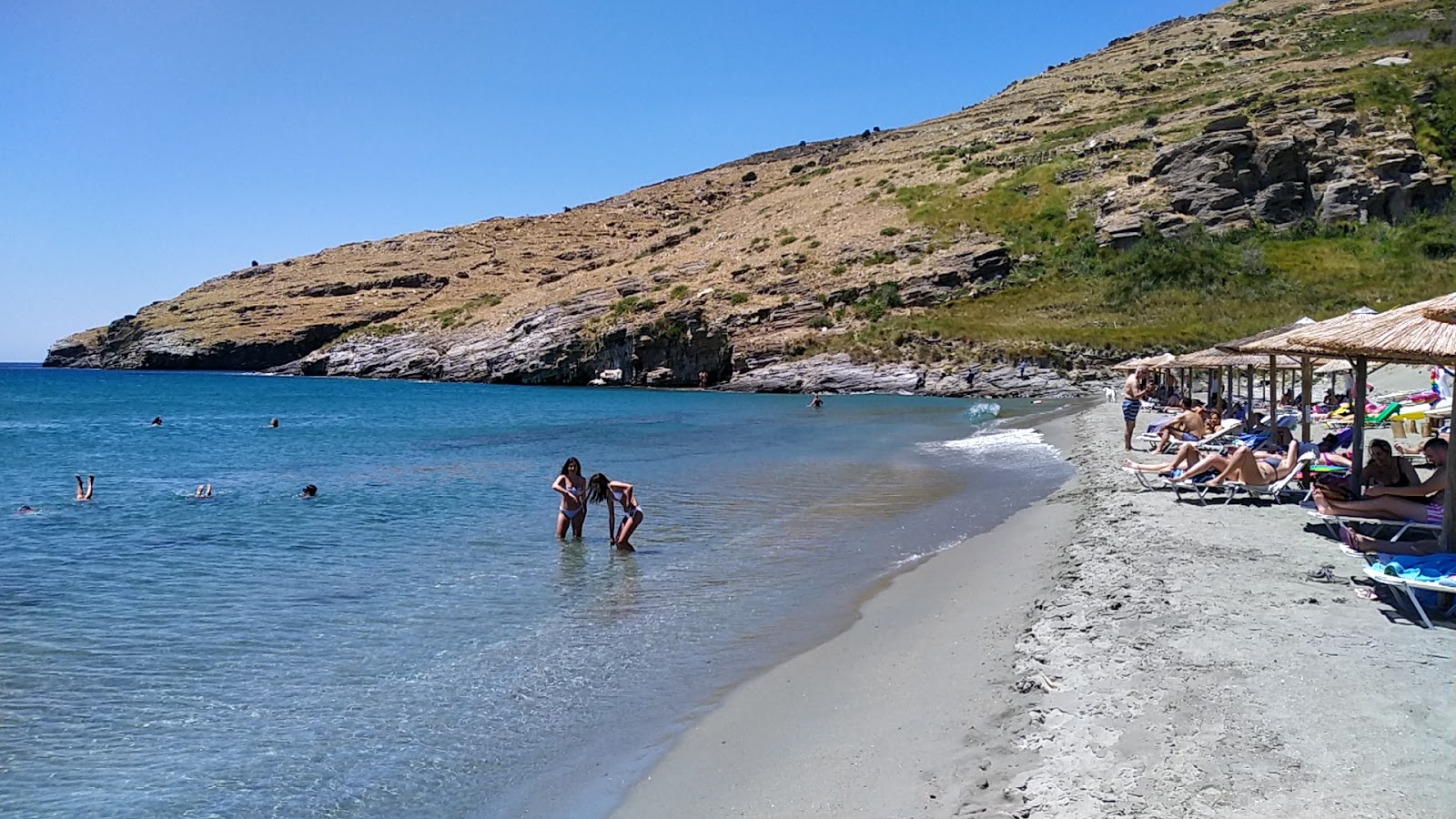 Foto de Paralia Chalkolimnionas localizado em área natural