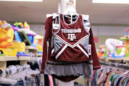 Used Clothing Store «T.E.A.M. Resale Shop», reviews and photos, 300 W Main St, Tomball, TX 77375, USA