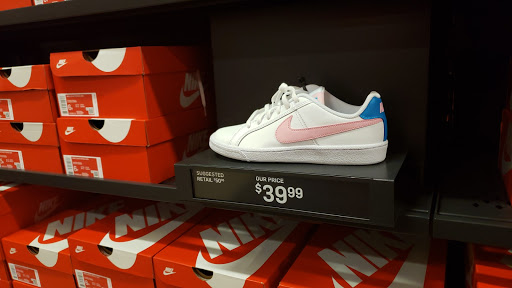 Clothing Store «Nike Factory Store», reviews and photos, 505 Premium Outlets Dr, Monroe, OH 45050, USA