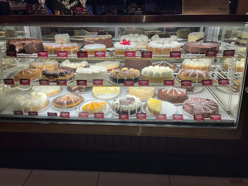 Restaurant «The Cheesecake Factory», reviews and photos, 5799 N Bayshore Dr, Glendale, WI 53217, USA