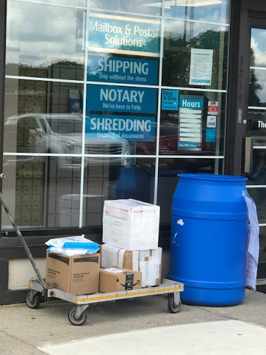 Shipping and Mailing Service «The UPS Store», reviews and photos, 3319 Greenfield Rd, Dearborn, MI 48120, USA