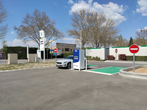 Borne de recharge de véhicules électriques PROVIRIDIS Station de recharge Manosque