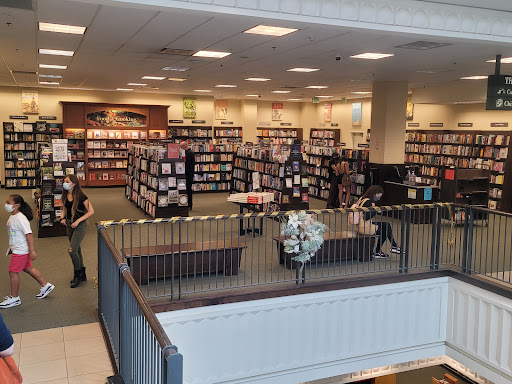 Book Store «Barnes & Noble», reviews and photos, 210 Americana Way, Glendale, CA 91210, USA