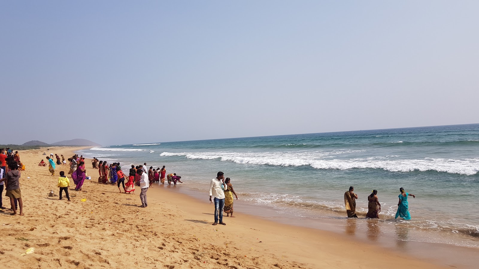 Photo de Appikonda Beach avec l'eau cristalline de surface