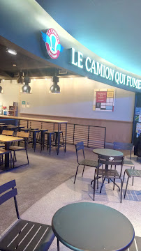 Atmosphère du Restaurant de hamburgers Le Camion Qui Fume à Ivry-sur-Seine - n°5