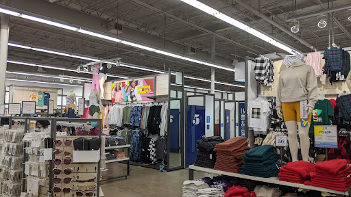 Clothing Store «Old Navy», reviews and photos, 1459 New Britain Ave, West Hartford, CT 06110, USA