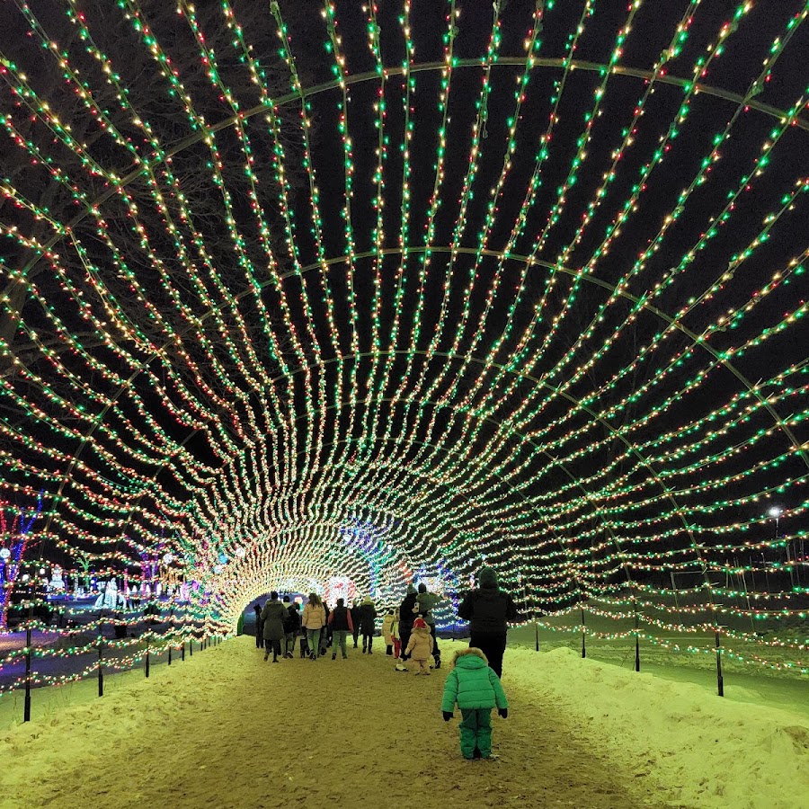 SAM’S CHRISTMAS VILLAGE & LIGHT TOUR