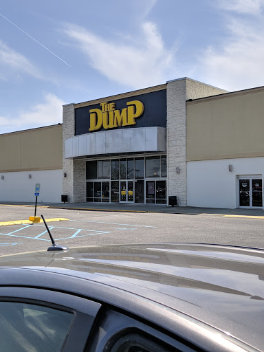 The Dump Furniture Outlet, 124 Newmarket Square, Newport News, VA 23605, USA, 