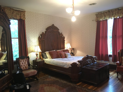 Lodge «The Farmhouse Inn», reviews and photos, 108 W Swan St, Centerville, TN 37033, USA