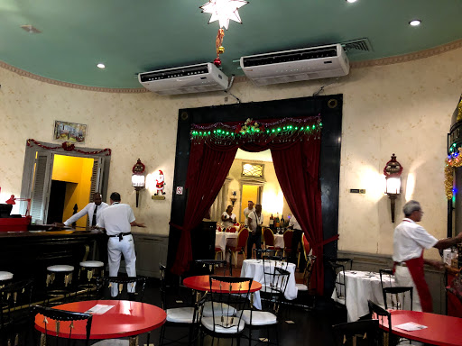 Cafe theatre in Havana