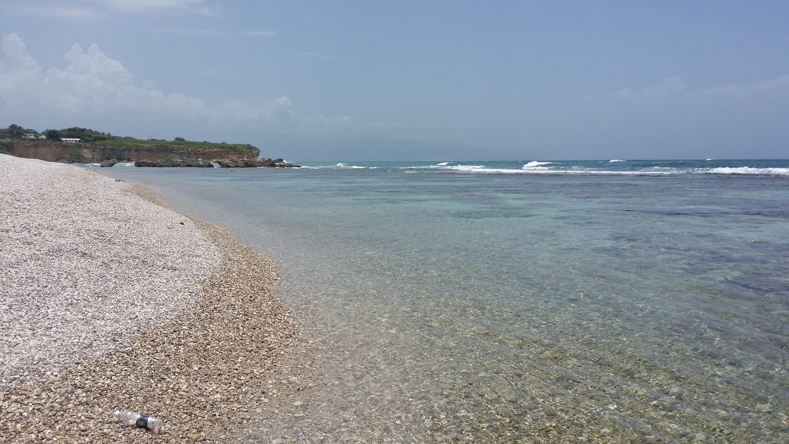 Foto de El Quemaito beach II com água cristalina superfície