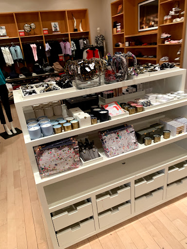 Clothing Store «J.Crew», reviews and photos, 4400 Sharon Rd #196, Charlotte, NC 28211, USA