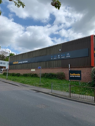 Reviews of Halfords Autocentre Ipswich (Holywells Close) in Ipswich - Auto repair shop