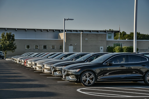 Car Dealer «McGrath Volvo Cars Barrington», reviews and photos, 300 N Hough St, Barrington, IL 60010, USA