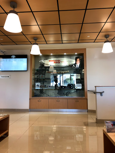 Toyota Dealer «Manhattan Beach Toyota», reviews and photos, 1500 N Sepulveda Blvd, Manhattan Beach, CA 90266, USA