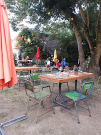 Atmosphère du Guinguette Au Bout de l'île - Restaurant et hebergement touristique (yourtes, toue cabanée et chambres d'hôtes) à Mauges-sur-Loire - n°2