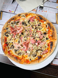 Pizza du Restaurant italien Mona Lisa - Restaurant à Villiers-sur-Marne - n°11