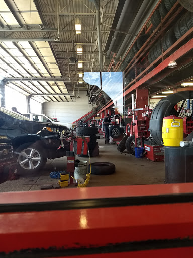 Tire Shop «Discount Tire Store - Clinton Township, MI», reviews and photos, 33633 Gratiot Ave, Charter Twp of Clinton, MI 48035, USA