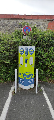 Borne de recharge de véhicules électriques MobiSDEC Charging Station Isigny-sur-Mer