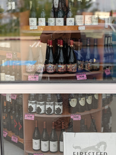 Liquor Store «NH Liquor & Wine Outlet», reviews and photos, 6 Dobson Way, Merrimack, NH 03054, USA