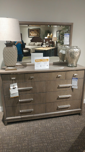 Furniture Store «Furniture Fair», reviews and photos, 7200 Dixie Hwy, Fairfield, OH 45014, USA