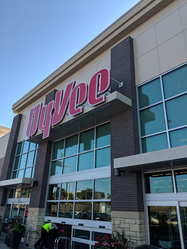 Grocery Store «Hy-Vee», reviews and photos, 1500 Central Park Commons Dr, Eagan, MN 55121, USA