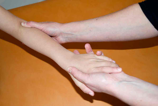 Comentarii opinii despre Armelle Delaval Ostéopathe D.O / Masseur-kinésithérapeute DE