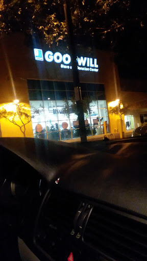 Thrift Store «Gilbert & Guadalupe Goodwill Retail Store & Donation Center», reviews and photos, 868 N Gilbert Rd, Gilbert, AZ 85234, USA