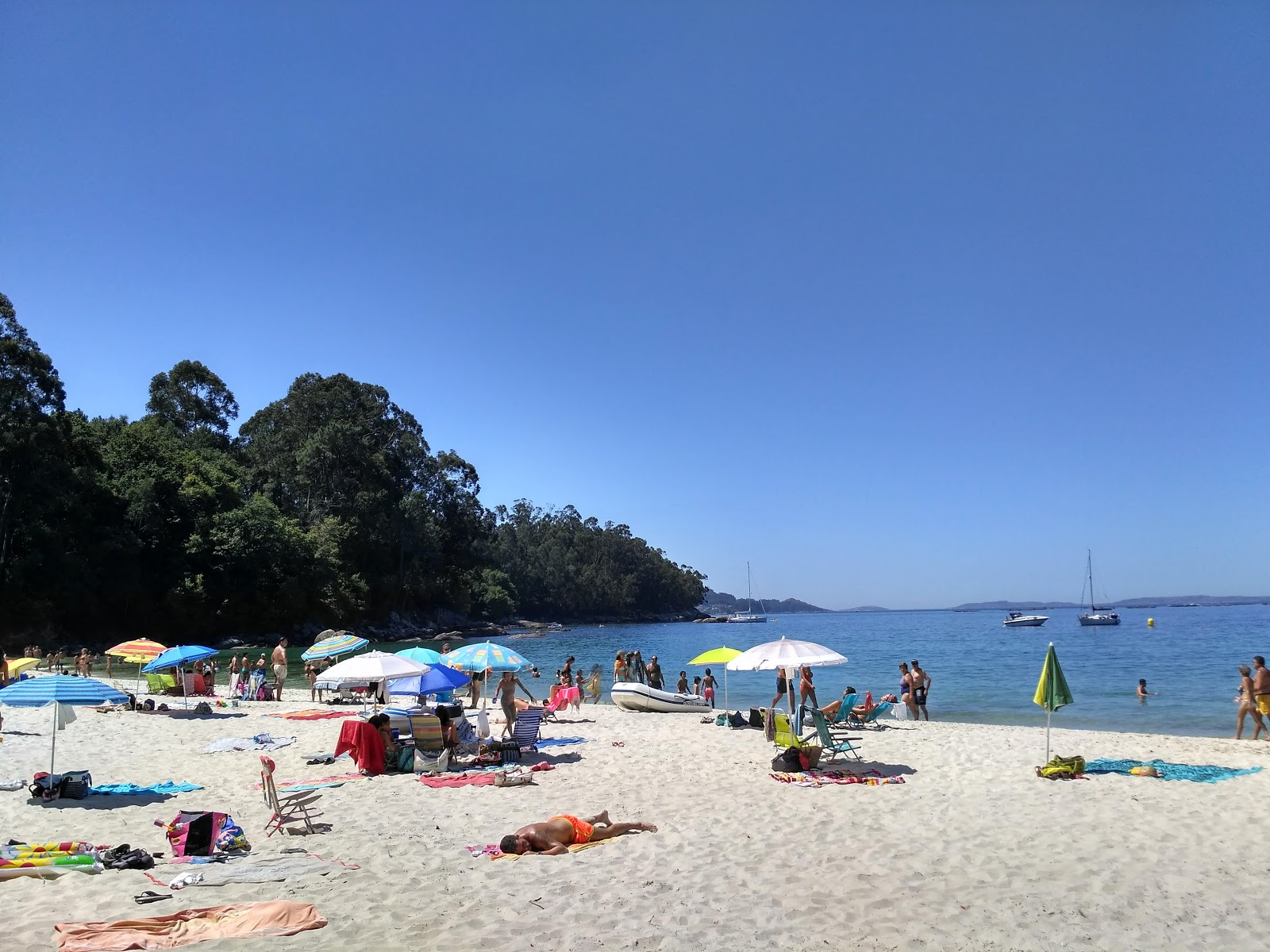 Praia de Lapaman'in fotoğrafı imkanlar alanı