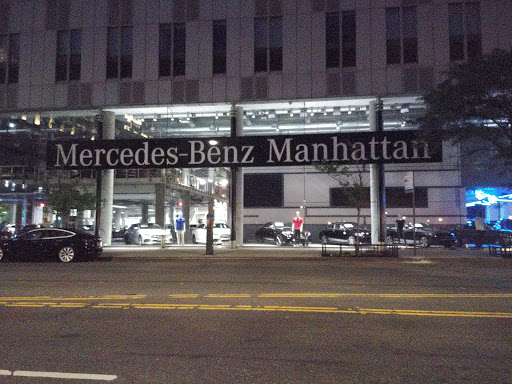 Mercedes Benz Dealer «Mercedes-Benz Manhattan», reviews and photos, 770 11th Ave, New York, NY 10019, USA