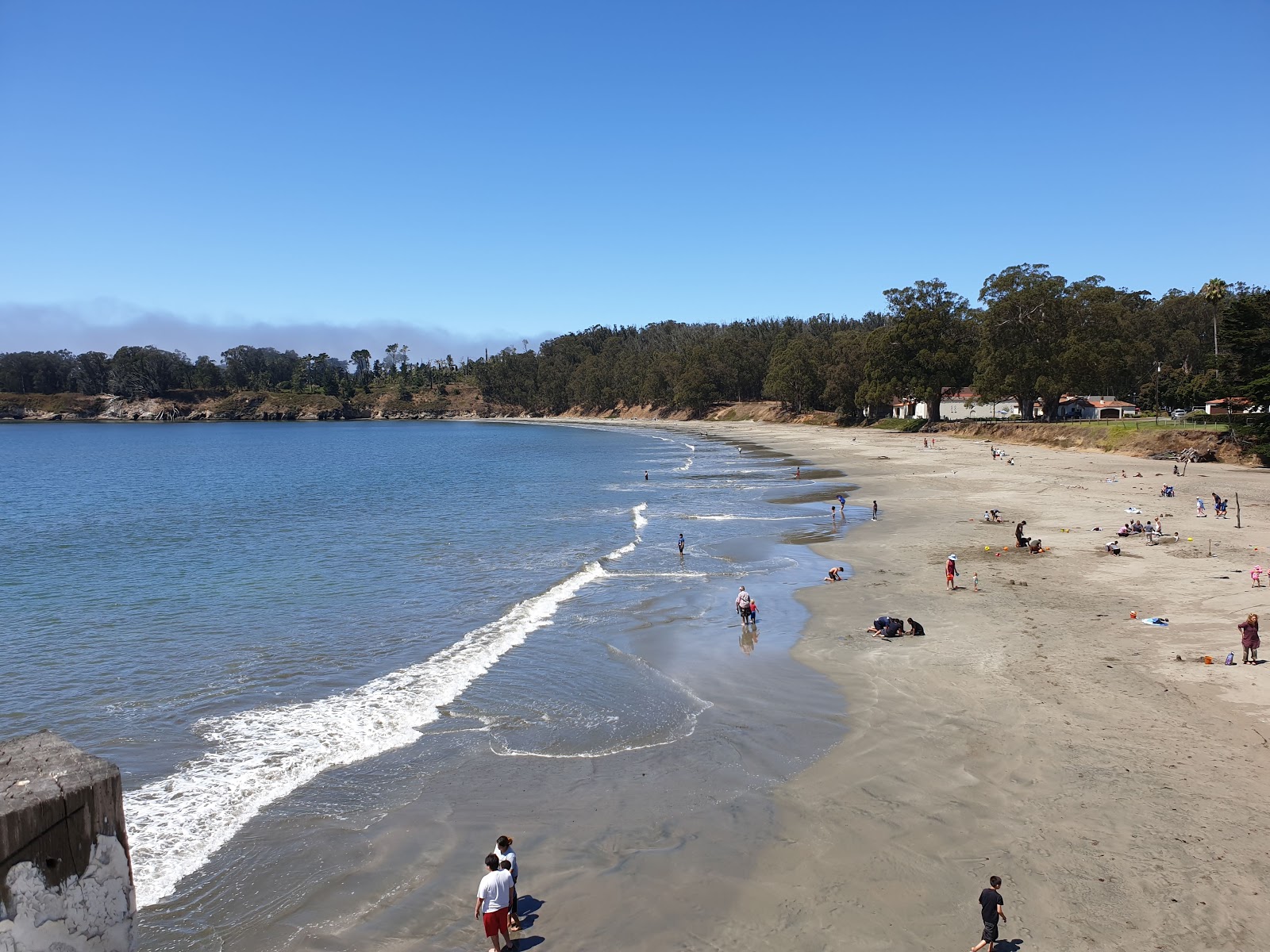 Foto von San Simeon Pier beach mit kleine, beiger kiesel Oberfläche