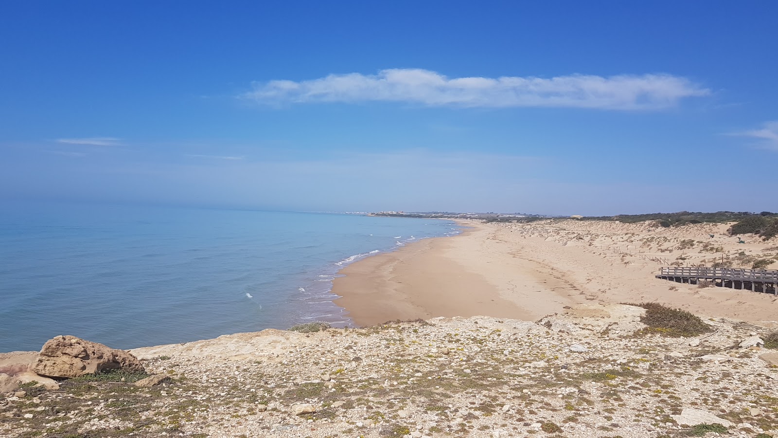 Randello beach的照片 带有长直海岸