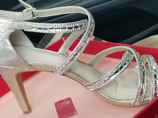 Shoe Store «DSW Designer Shoe Warehouse», reviews and photos, 375 E Altamonte Dr, Altamonte Springs, FL 32701, USA