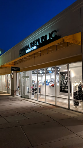 Clothing Store «Banana Republic», reviews and photos, 1 Premium Outlet Blvd, Tinton Falls, NJ 07753, USA