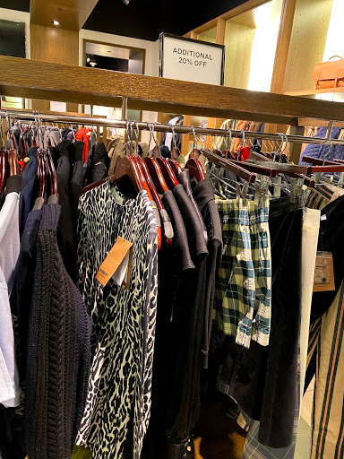 Clothing Store «Burberry Outlet», reviews and photos, 5220 Fashion Outlets Way, Rosemont, IL 60018, USA