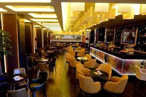 Plazza Lounge Bar image