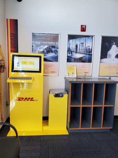 Courier Service «DHL», reviews and photos, 5330 NE Courier Ct B, Portland, OR 97218, USA