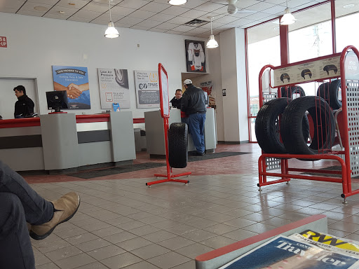 Tire Shop «Discount Tire Store - Fenton, MI», reviews and photos, 3609 Owen Rd, Fenton, MI 48430, USA