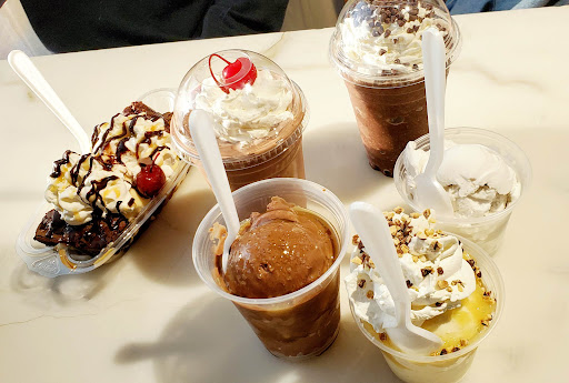 Chocolate Shop «Ghirardelli Outlet and Ice Cream Shop», reviews and photos, 11980 Harlan Rd, Lathrop, CA 95330, USA