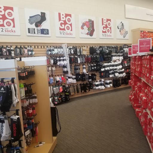 Shoe Store «Famous Footwear», reviews and photos, 1665 Olentangy River Rd, Columbus, OH 43212, USA