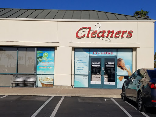 Shopping Mall «Seacliff Village Shopping Center», reviews and photos, Yorktown St & Main St, Huntington Beach, CA 92648, USA