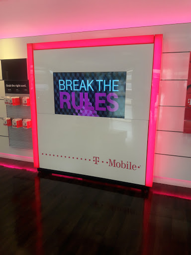 Cell Phone Store «T-Mobile», reviews and photos, 100 Promenade Pkwy A, Fayetteville, GA 30214, USA