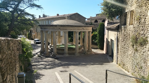 Mail: Fontaine Monument à Grignan
