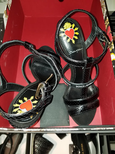 Stores to buy women's clarks sandals Honolulu