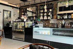 Latteria cafe | لاتيريا image