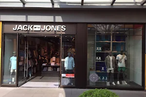 JACK & JONES image