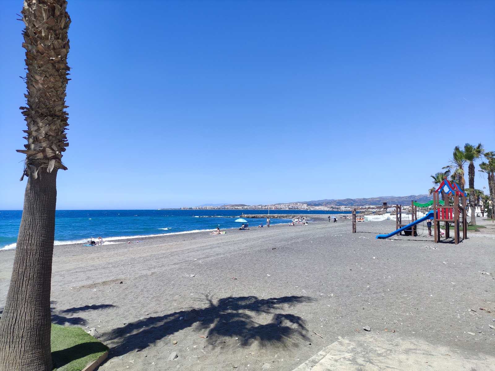 Photo de Playa de Algarrobo Costa zone des équipements
