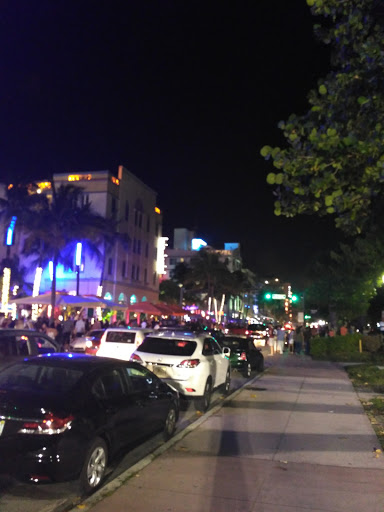 Clothing Store «Club Monaco Collins Avenue», reviews and photos, 624 Collins Ave, Miami Beach, FL 33139, USA