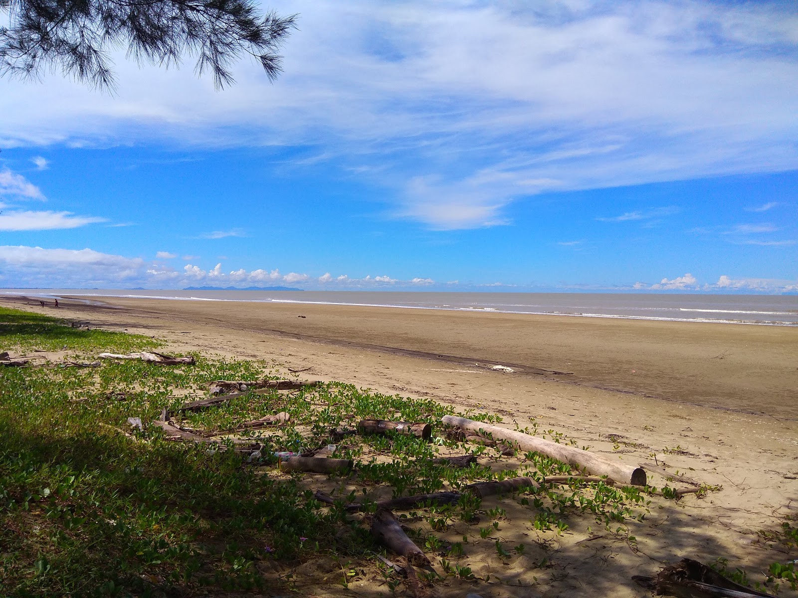 Fotografie cu Tanjung Kembang Beach cu nivelul de curățenie înalt